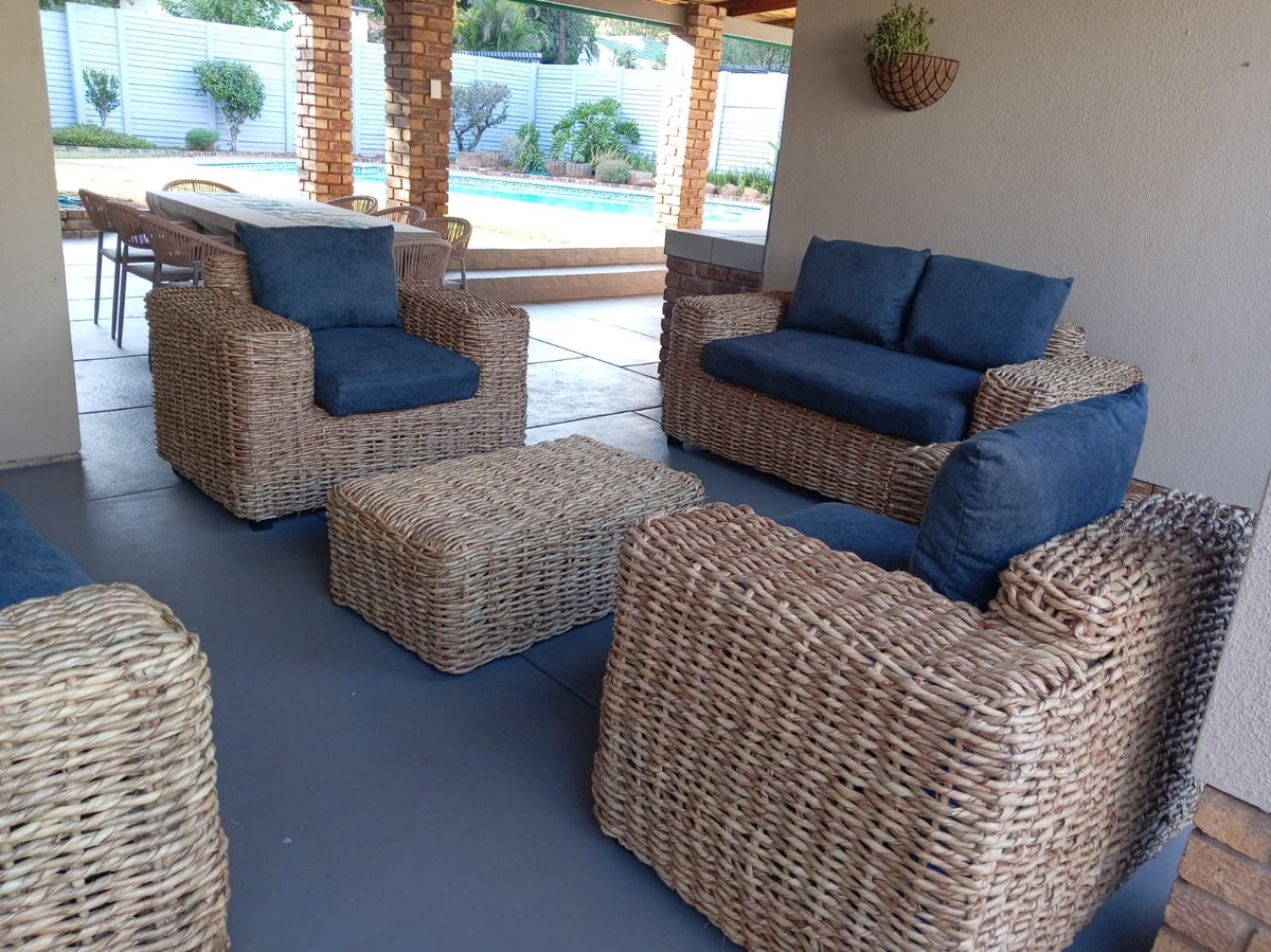 Luxe Line Serenity Set: 2-2-1-1-Table