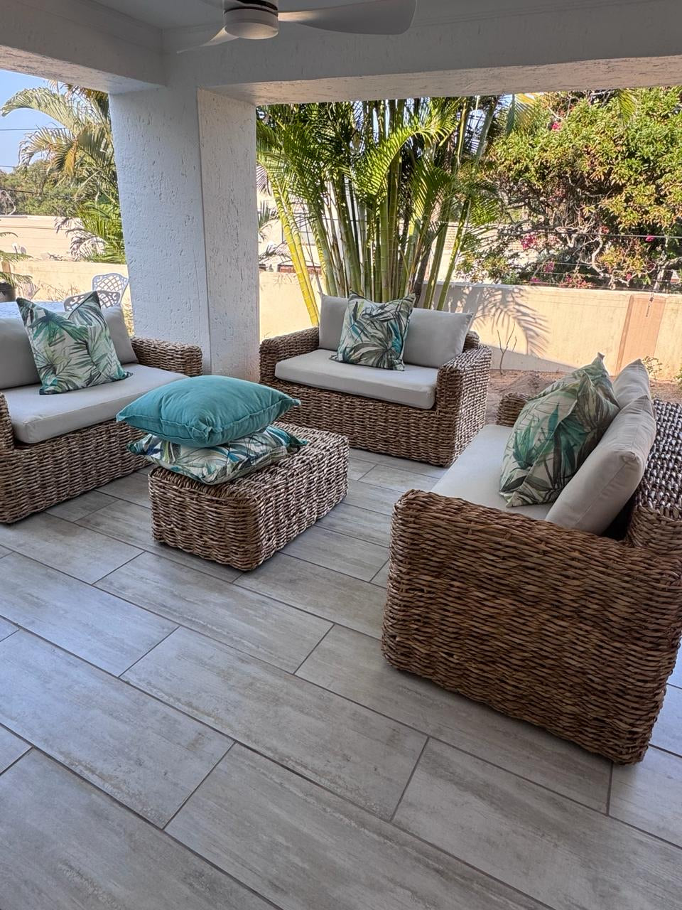 Luxe Line Serenity Set: 2-2-1-1-Table